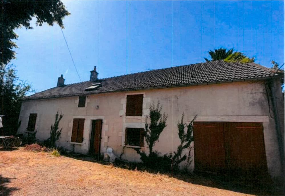 Ravalement complet d’une longère et de sa grange — La façade sur cour, du corps de logis à la grange, avant travaux
